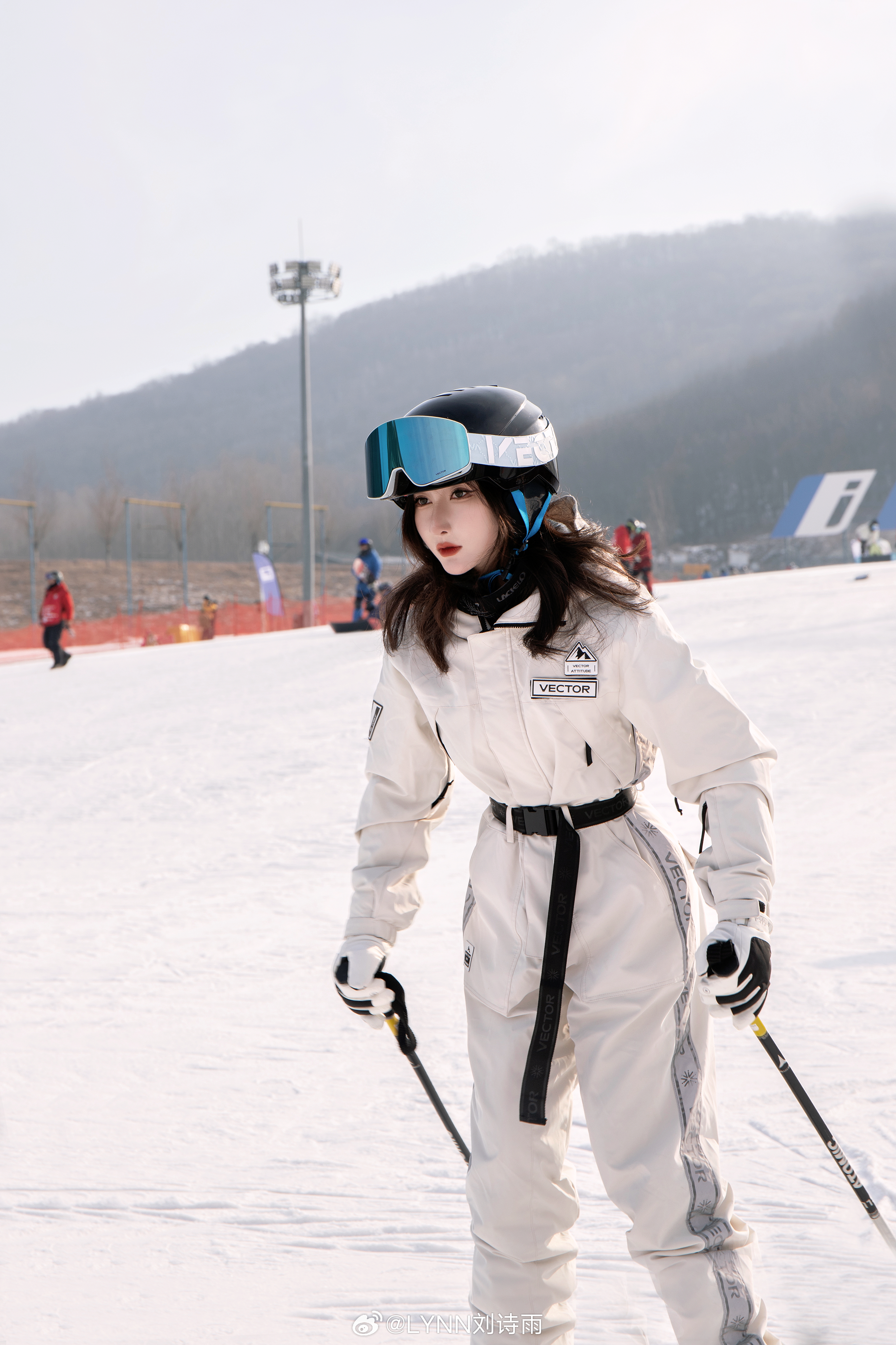 机缘巧合短时间内去了三个滑雪场在松花湖滑雪场遇到的这位教练是放养式的他说 你可以