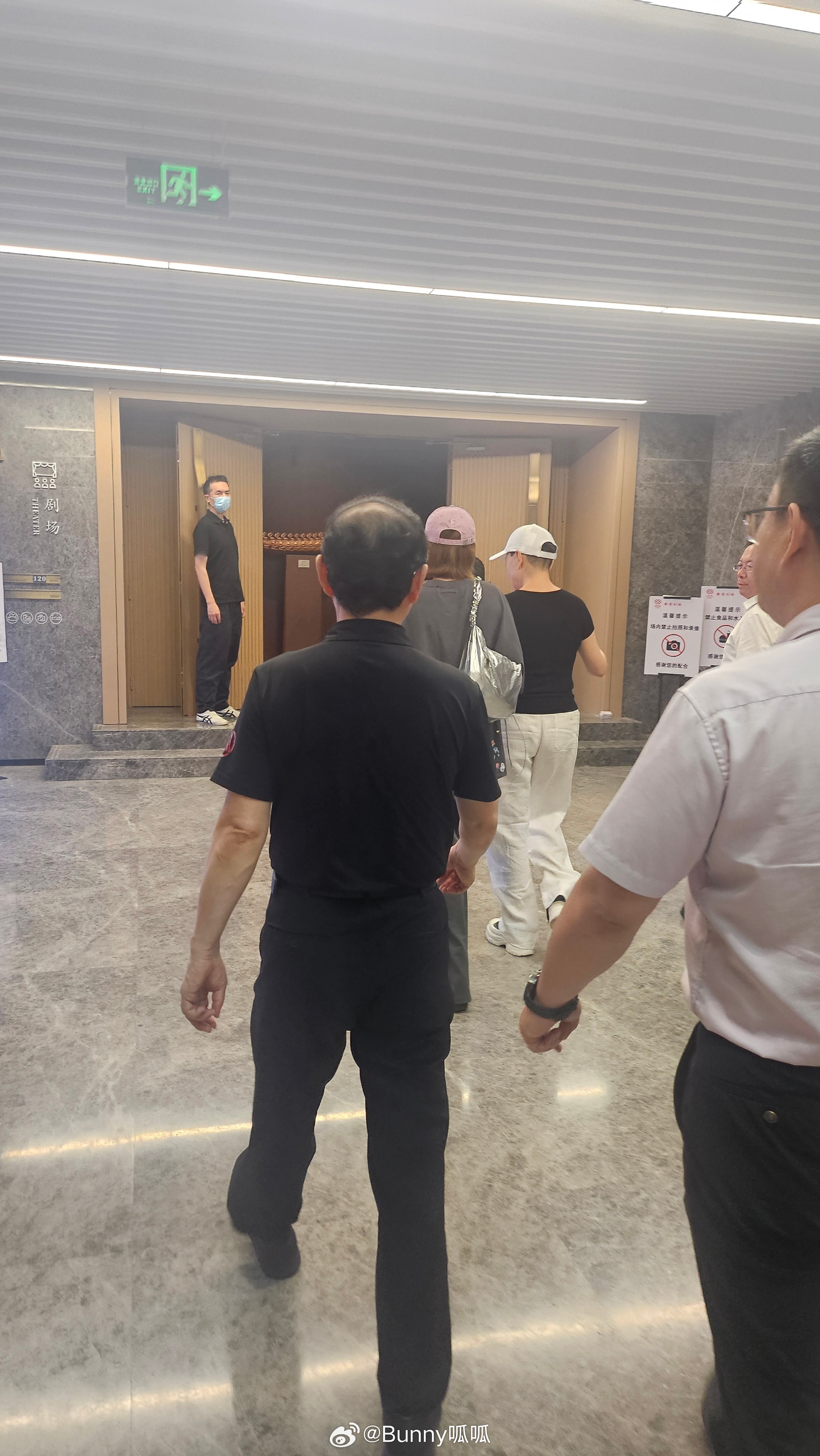 整场话剧看下来，林大竣的戏份最让人印象深刻，舞台状态完全超出我的期待，对手戏衔接