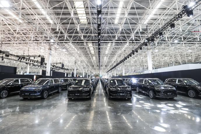 问界M8首批100个家庭交车上市仅72小时累计大定突破4.4万台，这样的数据也是