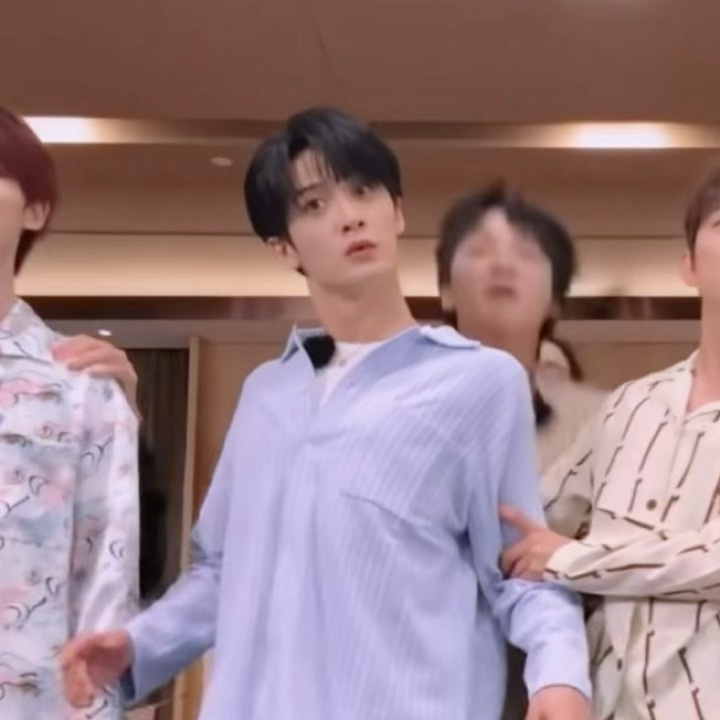 小檀檀在这个游戏中怎么有一种萌萌的呆呆的灵魂出窍之感😣 感觉在试图萌死摄影大哥