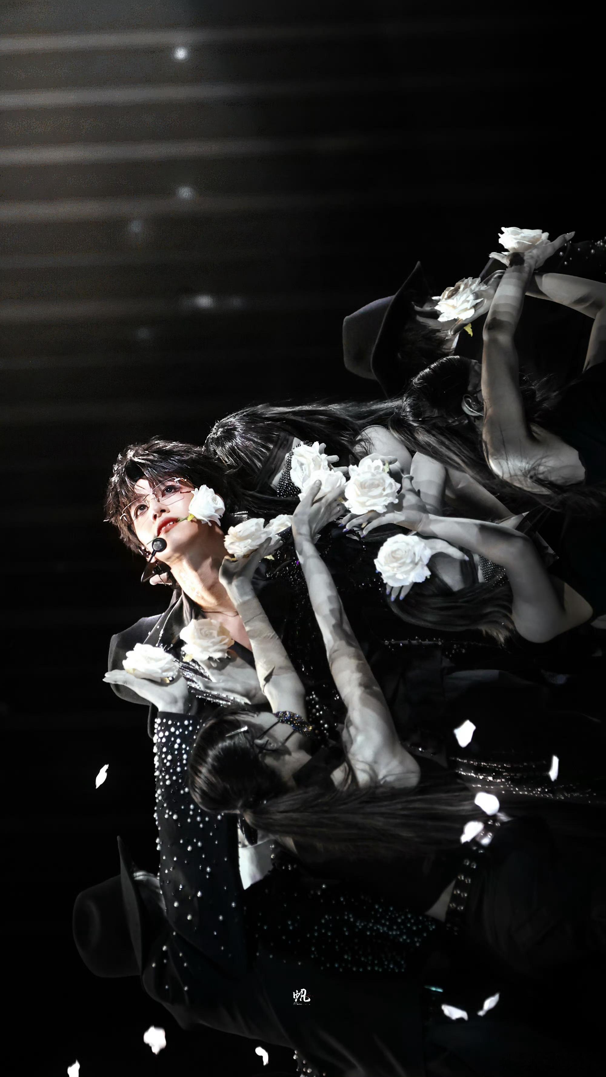 朱志鑫ending倒在花瓣里这设计太美了 朱志鑫好棒[拜托] ​​​