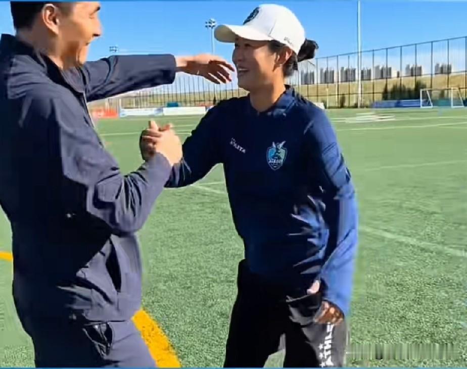 这才多久就掰了，韩端个人原因从足球小将离职，董路的一个理解耐人寻味。或许双方彼此