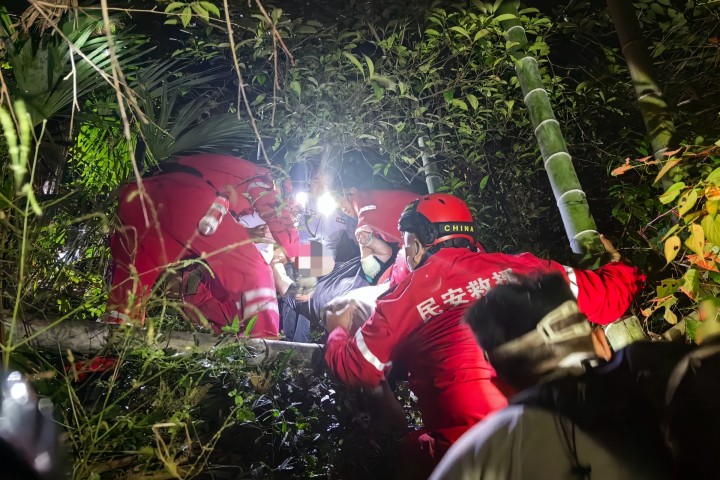 姐弟俩徒步20公里后迷失山林，被找到时情绪几近崩溃