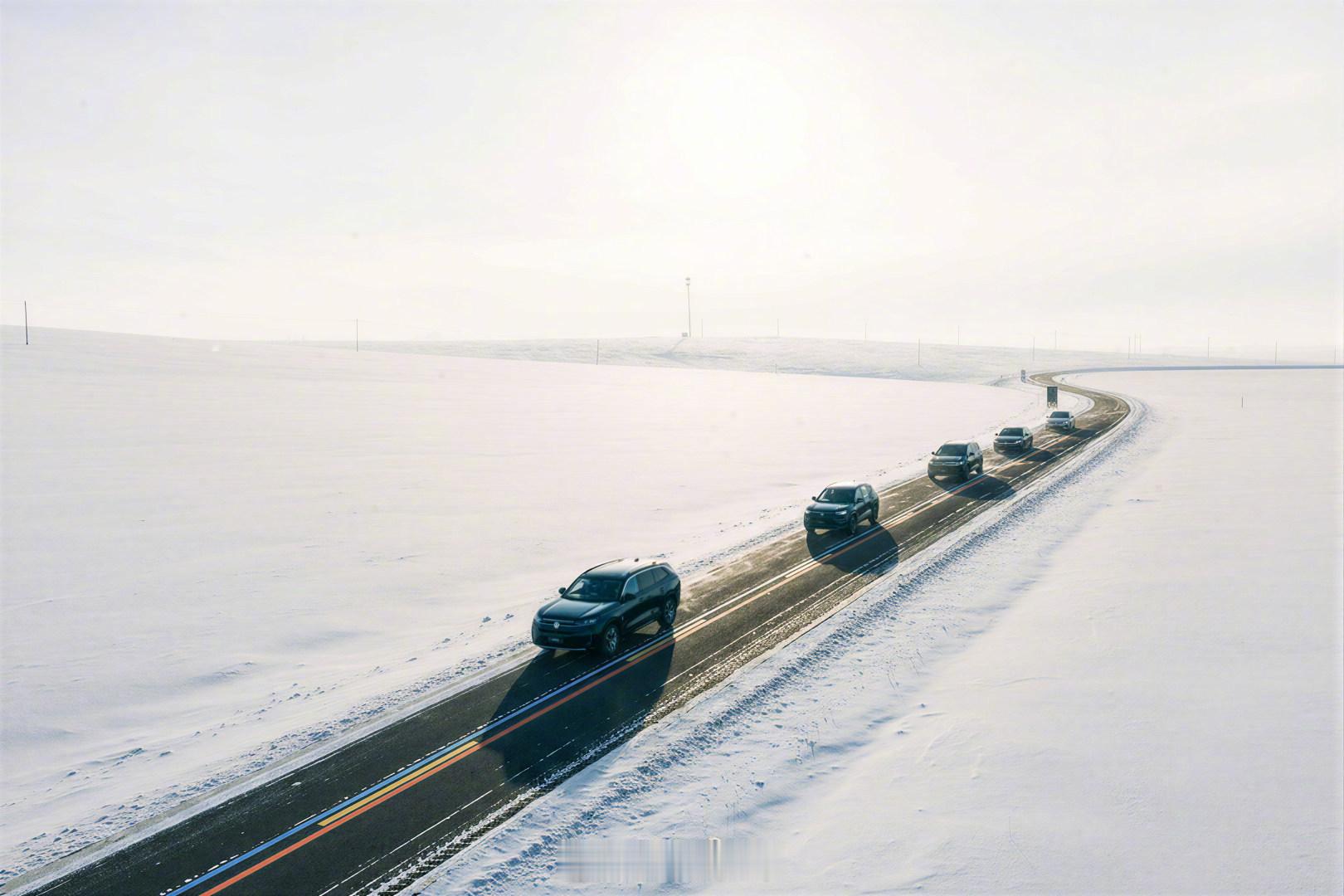 零下40度秀肌肉现在车企都找冷地方去，比如呼伦贝尔零下40℃极寒冰雪实测，一汽-