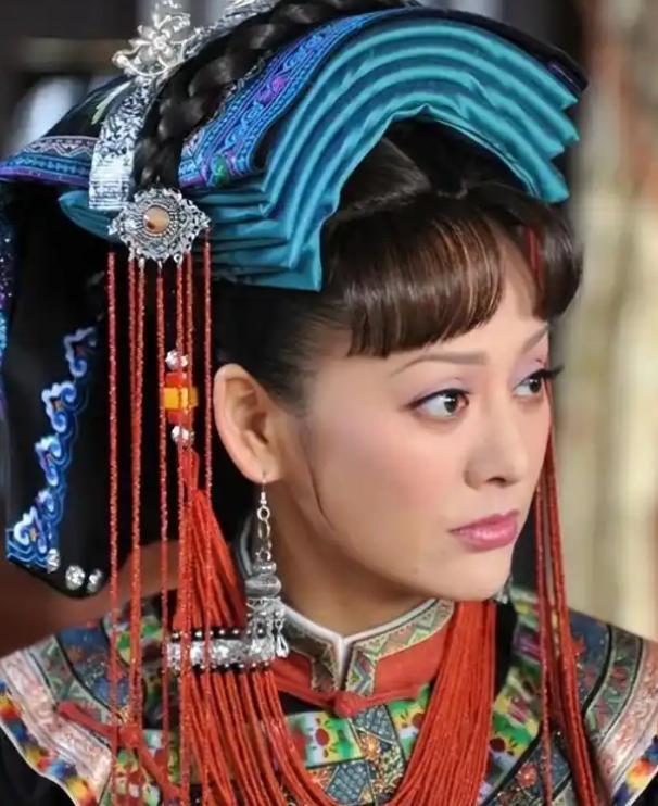 1384年，马皇后的从侄、贵州都指挥使马烨，当众下令剥去奢香夫人的衣衫，打了数十
