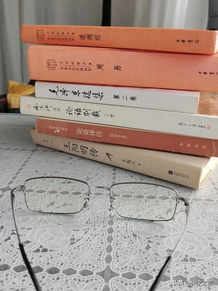 摆位正，好读经。
和不少朋友一样，以前总觉得儒释道三家经书难懂，读来读去还一头雾