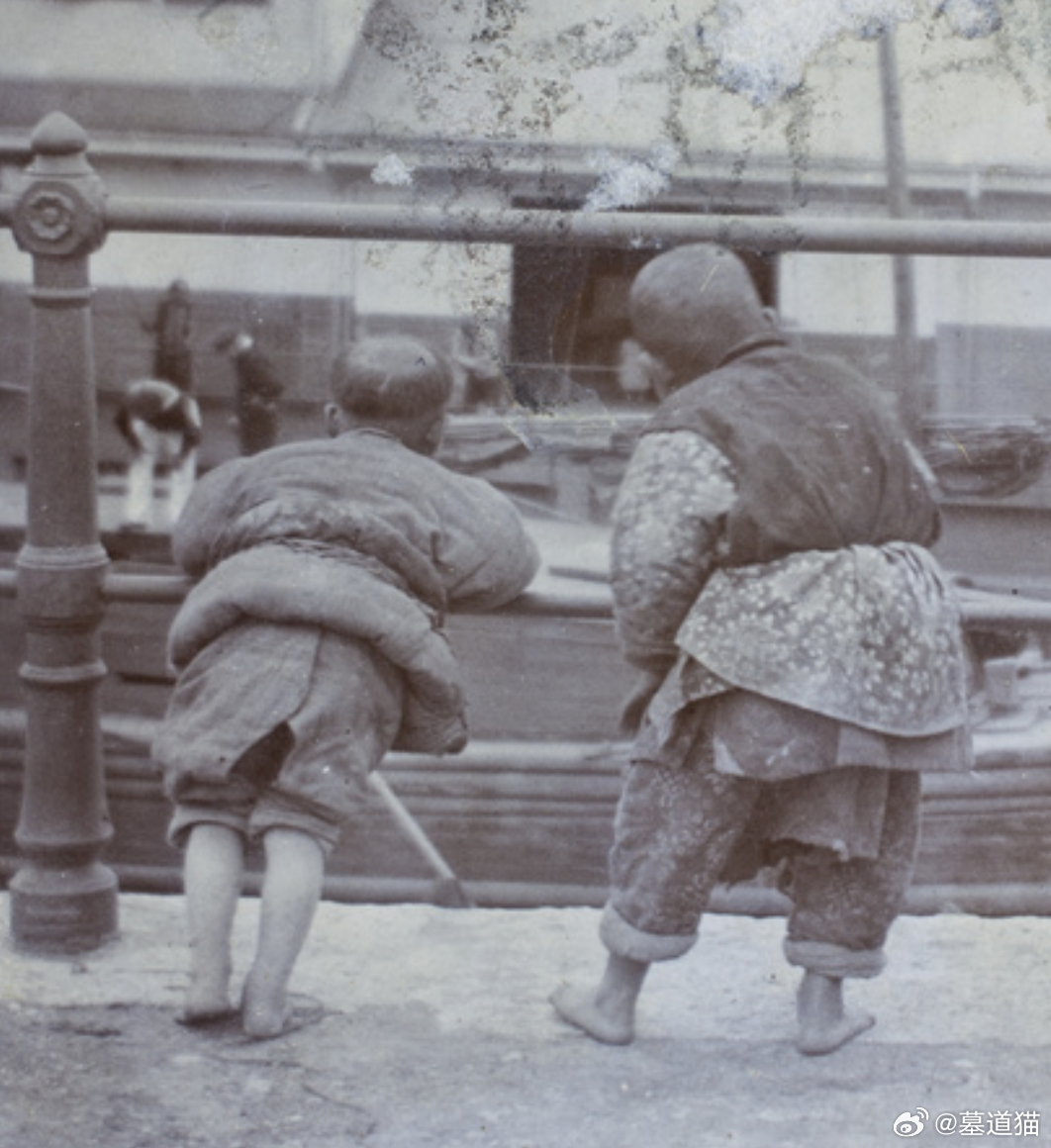 河岸边的儿童，1959年 