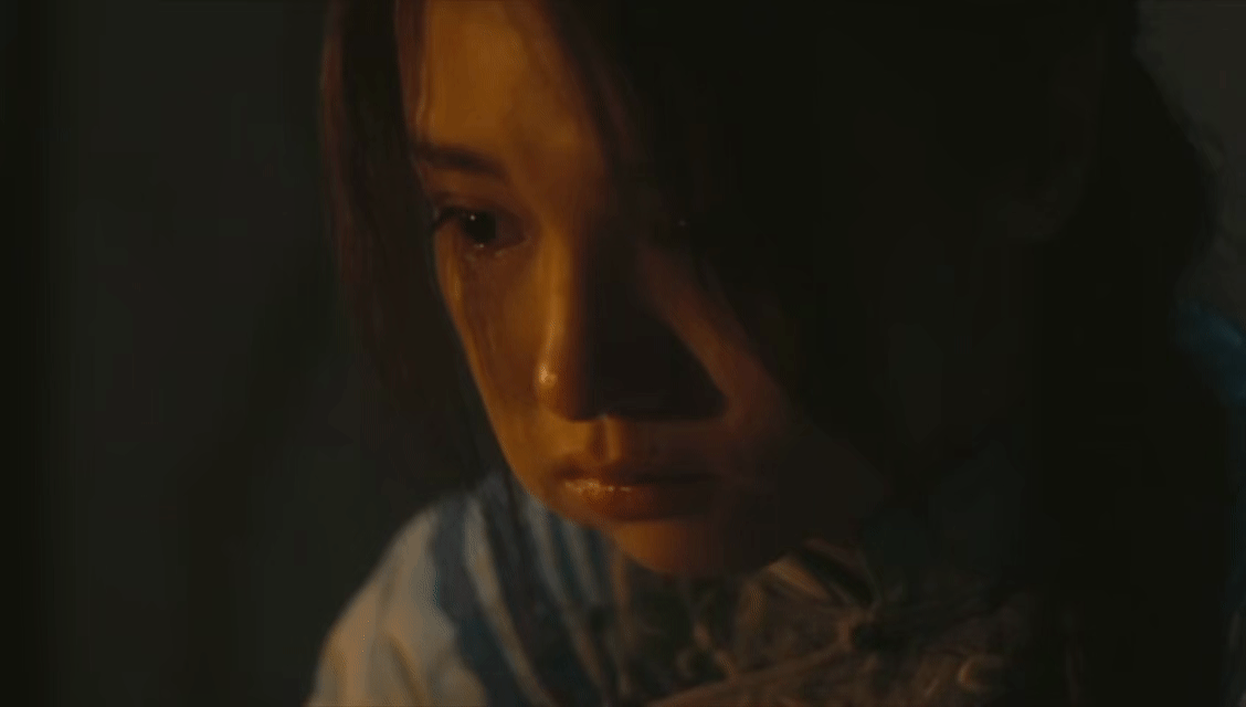春夏哭戏眼泪拌饭什么叫‘破碎感演技’？看春夏这段边哭边硬塞饭的戏就知道了！脆弱又