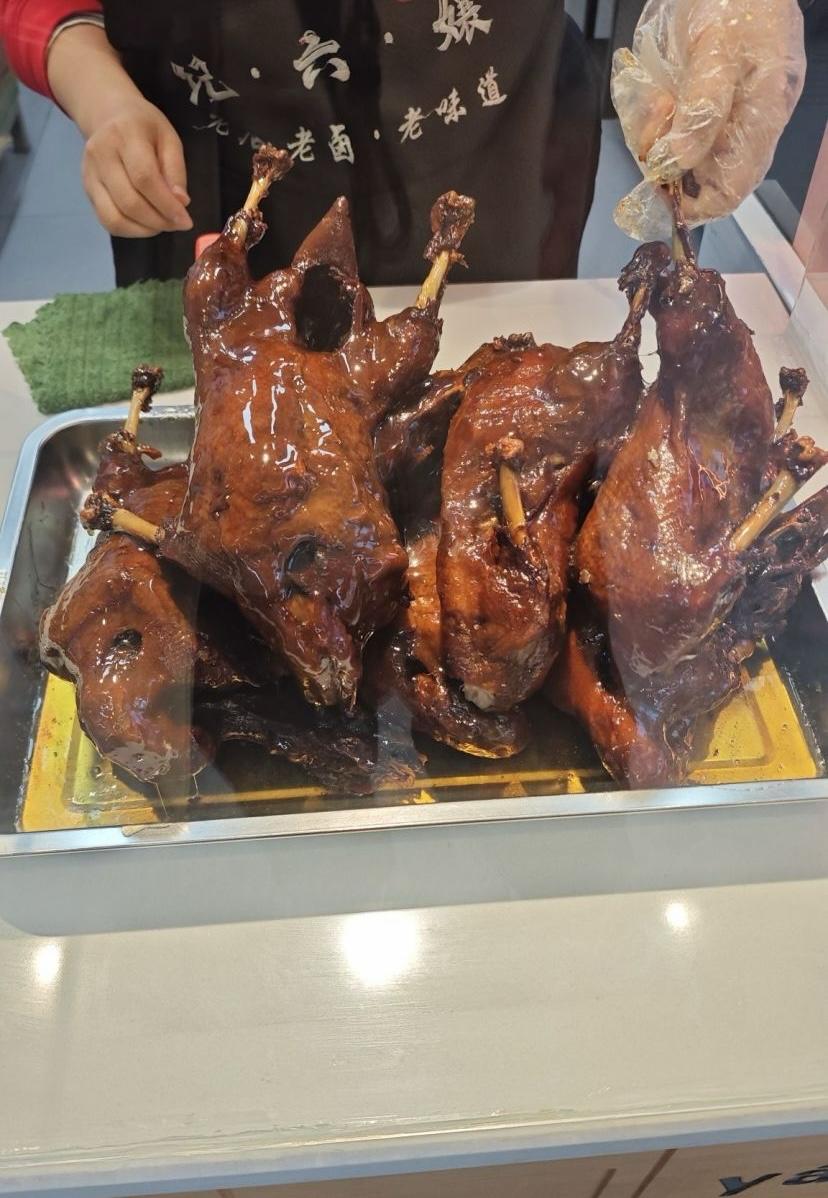 让人无法拒绝的卤味是下班后的慰藉，就是对钱包不太友好……