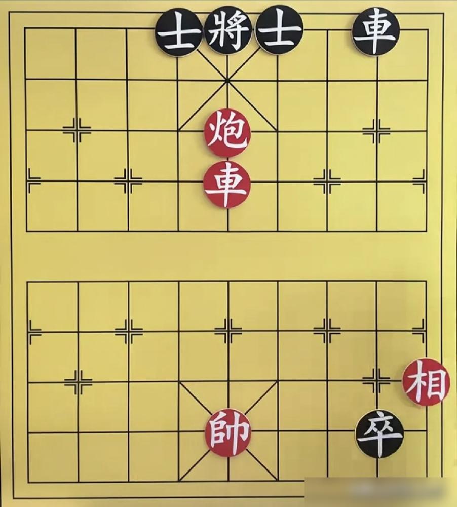 红方车炮象，黑方车卒双士。明面上红棋帅位漏风，黑车贴脸就要杀，可偏偏藏着一步弃车