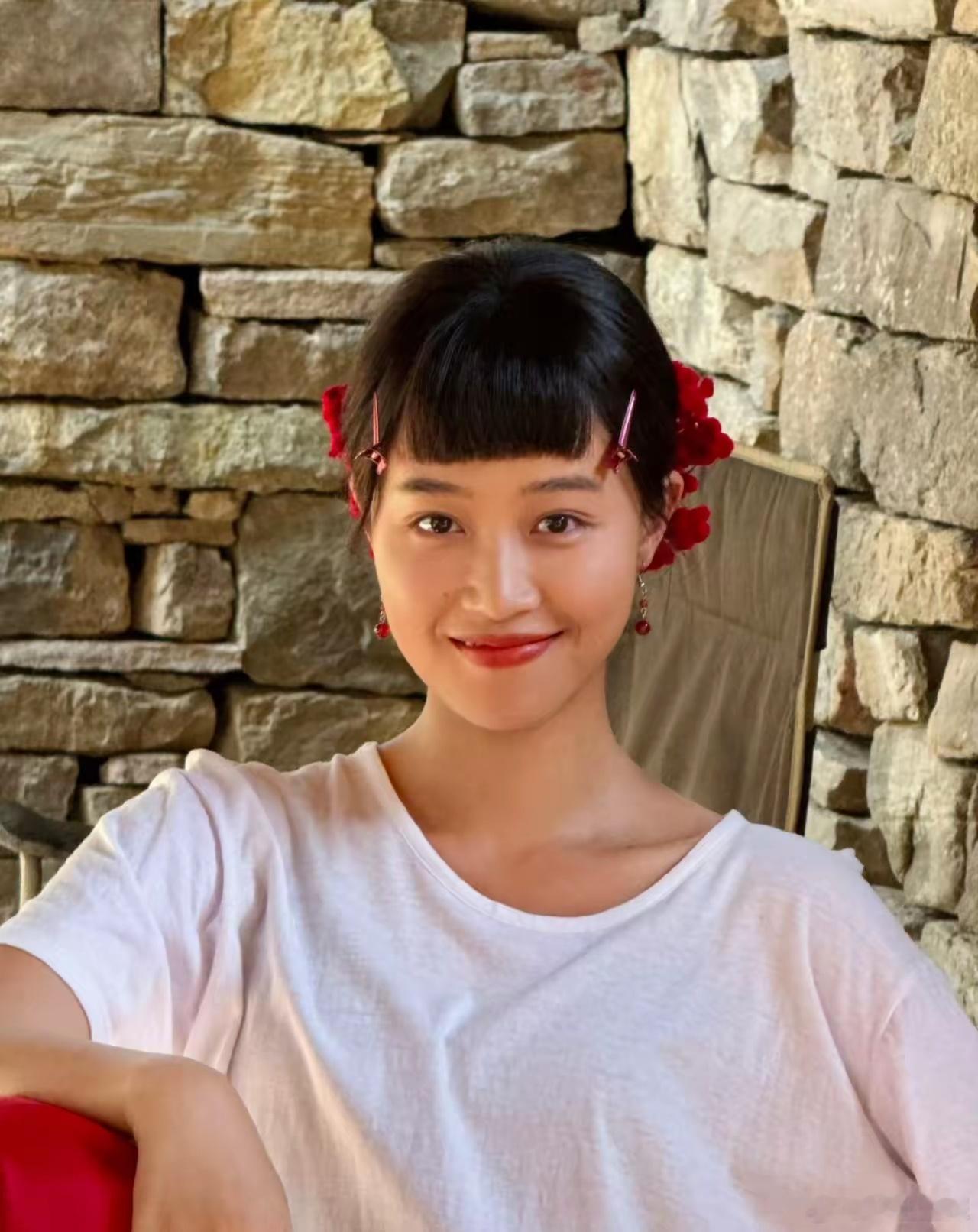 蓝盈莹为啥一直演不了女一，很简单的原因，不是她不漂亮，也不是没演技，而主要是​因