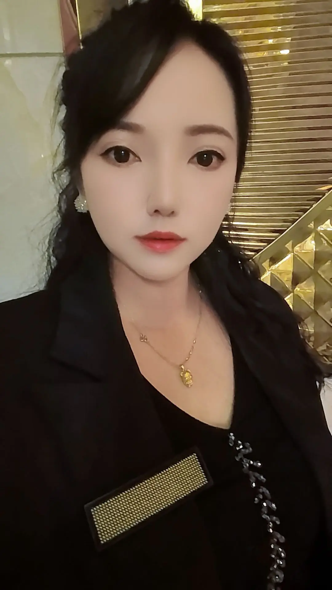 我本来不信命，经历那么多事情，让我喘不过气的时候。我就信了，万般皆是命...