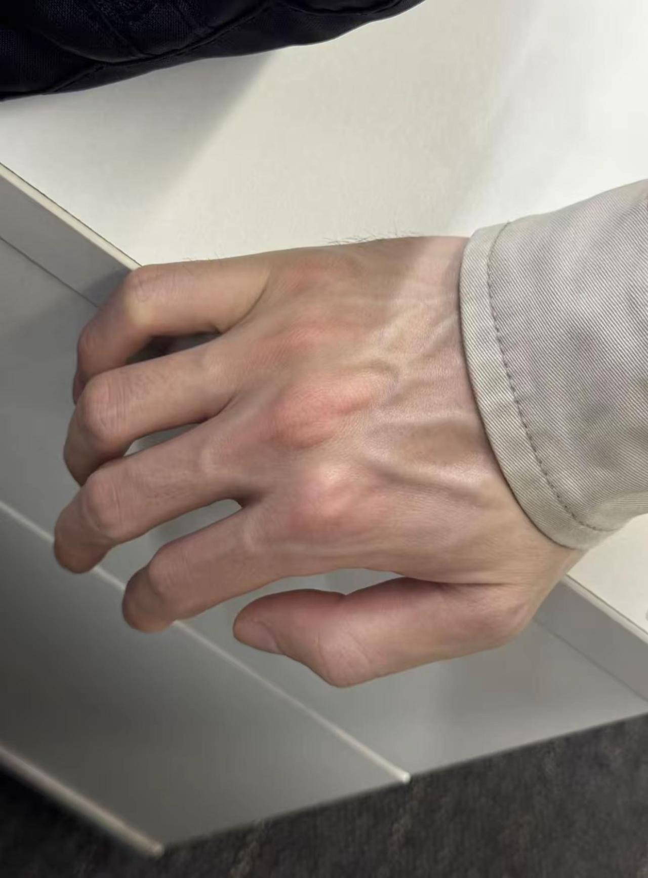 不要相信手掌的纹路 要相信手攥成拳的力量