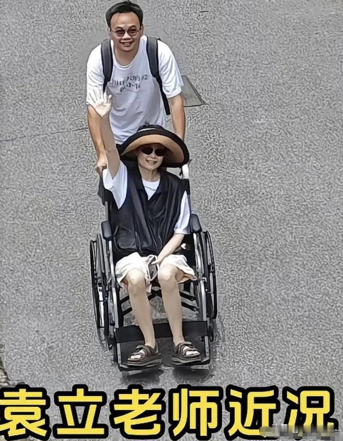 大家估计都意识到了，

袁立哪哪都好，

但有个明显“缺点”，那就是

为公益轻