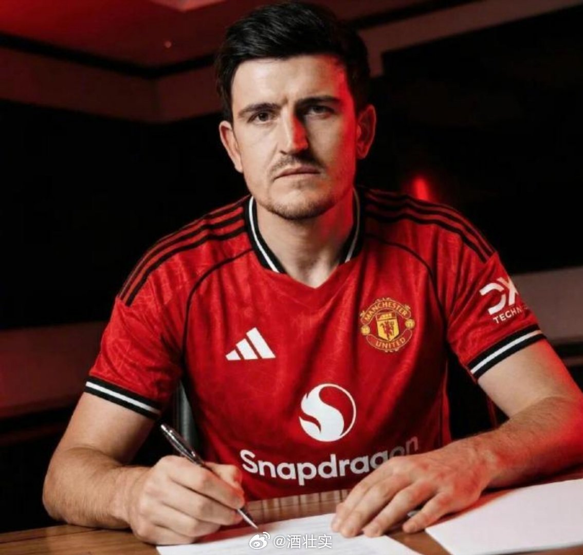 黑喂狗了！罗马诺消息，33岁马奎尔与曼联续约至2027年！协议中还包含俱乐部续约