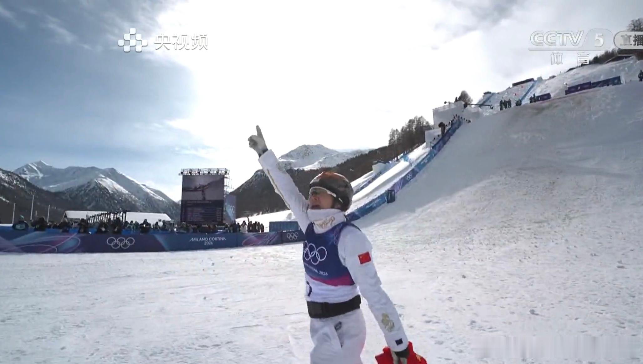 自由式滑雪女子空中技巧决赛 🇨🇳徐梦桃成为首位卫冕冠军🥇帮助中国队再锁定一