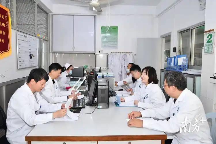 近些年基层医疗变化很大，设备不断更新、医保覆盖全面、医生常态化进修培训，常见病、