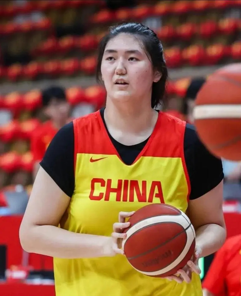 #张子宇明年有资格参选WNBA# 明年年满20岁的张子宇，将有资格参选WNBA，