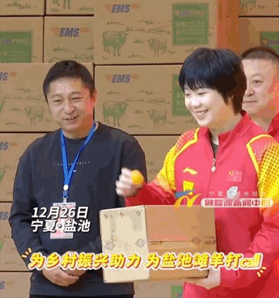 我们小曼姐是不是化妆了呀？[奸笑]
感觉好漂亮！[送心]
今天和coco 马琳 