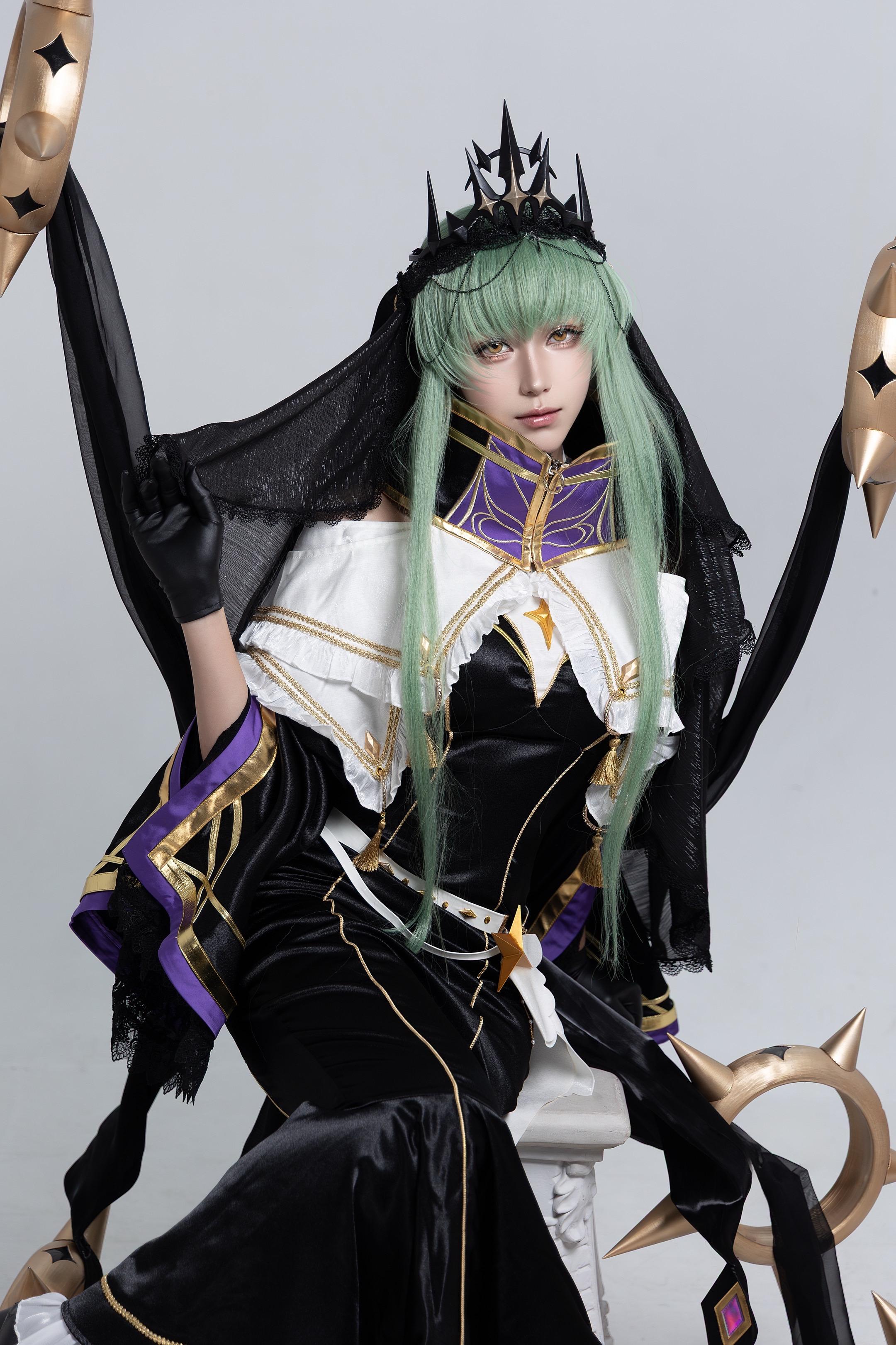 看着我的眼睛 我像是那种会向命运低头的女人吗