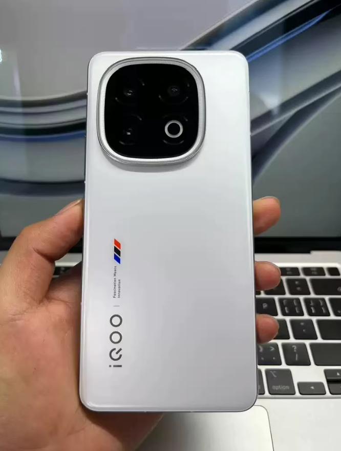 iQOO手机明明配置很好，为啥还有人说杂牌？

感觉很多人就只知道苹果小米华为这