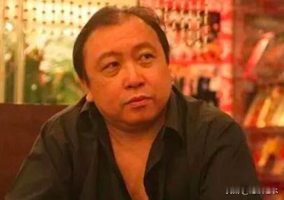 香港娱乐圈有句老话：豪门争产，比八点档狗血剧还精彩。为了几十万遗产，亲兄弟撕破脸