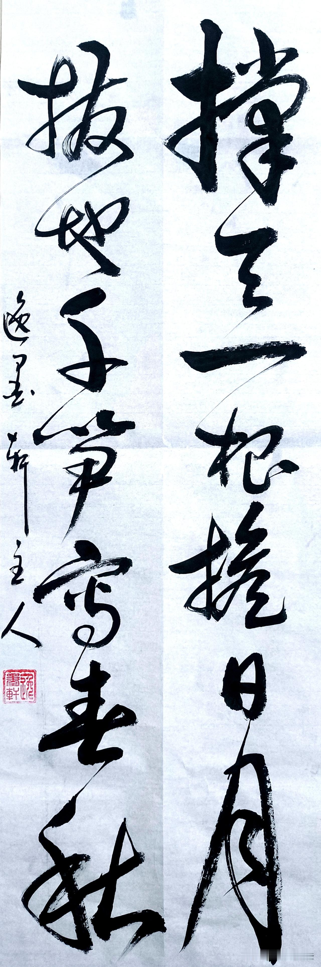 郑板桥的诗通过‌借物言志坚守气节、直面民生彰显担当、不慕权贵坚守本心‌三个核心维