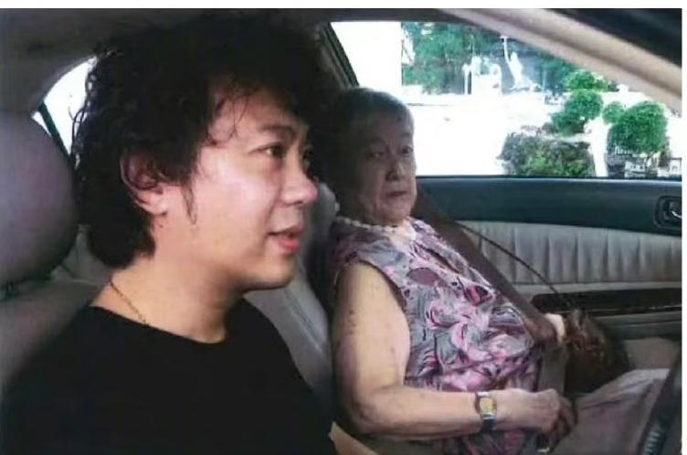 就在刚刚，新加坡98岁亿万富婆钟庆春去世，曾经围绕她的一桩杀猪盘骗局再次被人提起