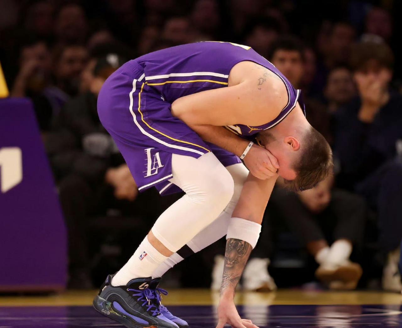 卢卡东不防！得再多分也没用，关键时刻决定不了胜负

马刺用一场极具现代篮球特色的