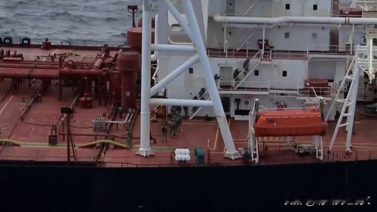 美军登船并“扣押”一艘与委内瑞拉有关的受制裁油轮，该油轮位于印度洋
维罗妮卡三号