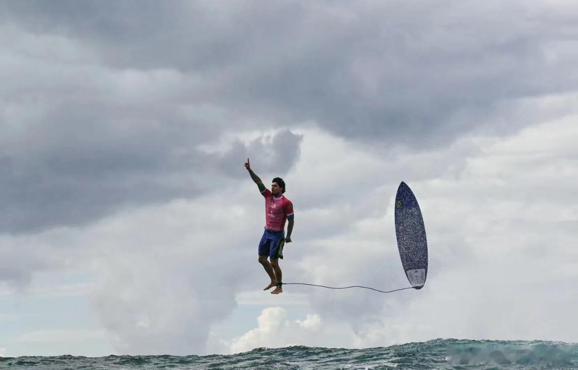 不是……没看昨天的冲浪比赛，你跟我说这张图不是p的？？！[哆啦A梦吃惊][哆啦A