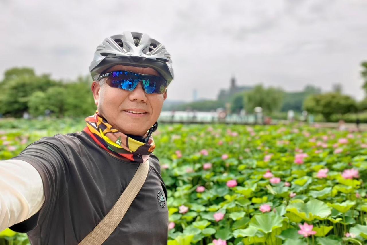 人生最深的幸福，不过就是健康、心安、家人在旁
 
人活到一定年纪就会慢慢明白，幸