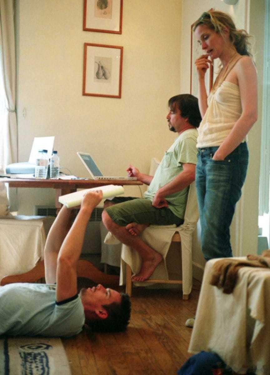 一张伊桑·霍克、理查德·林克莱特和朱莉·德尔佩在《爱在日落黄昏时》的片场照21年