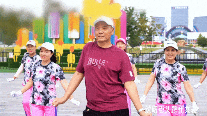 沈阳50后00后街头斗舞沈阳50后00后battle起来了 沈阳这街能处！广场舞