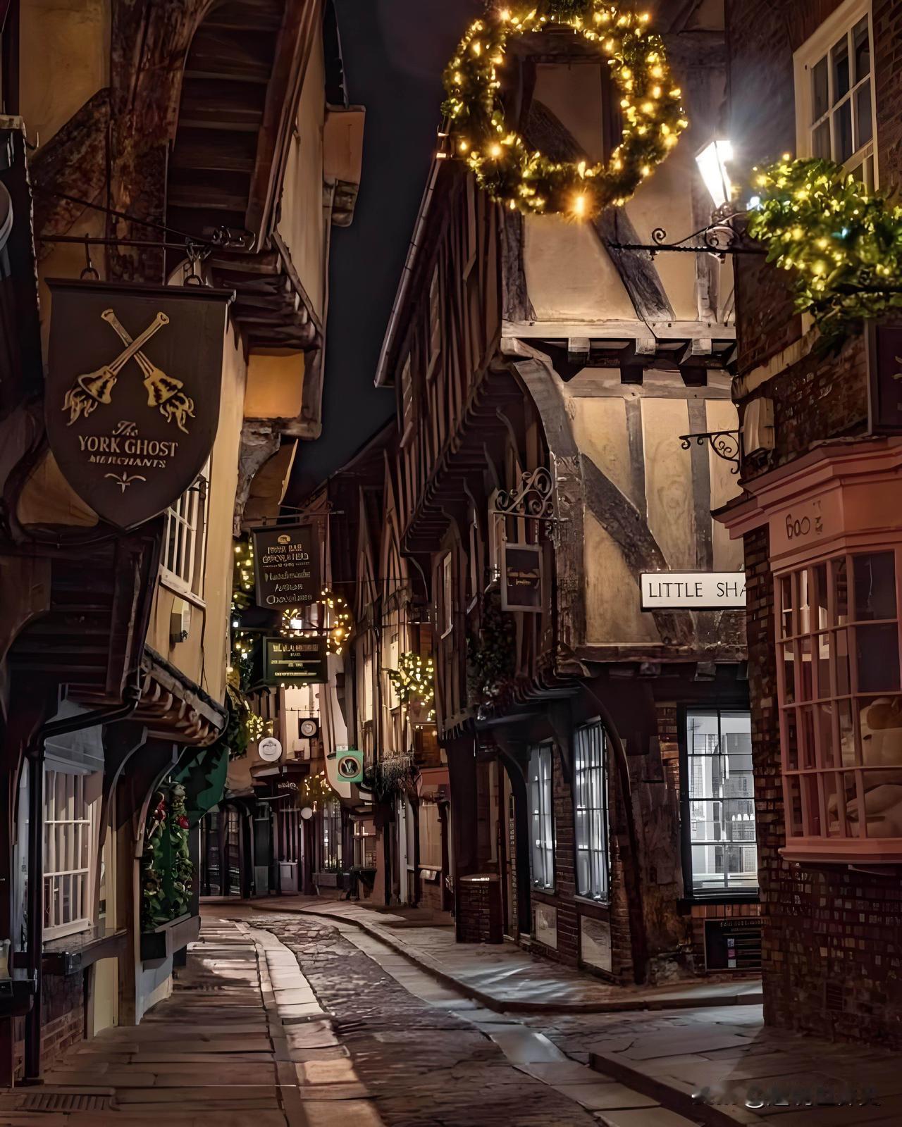 目前欧洲保存最完整的中世纪街道

它就是英国🇬🇧约克市最著名的街道——肉铺街