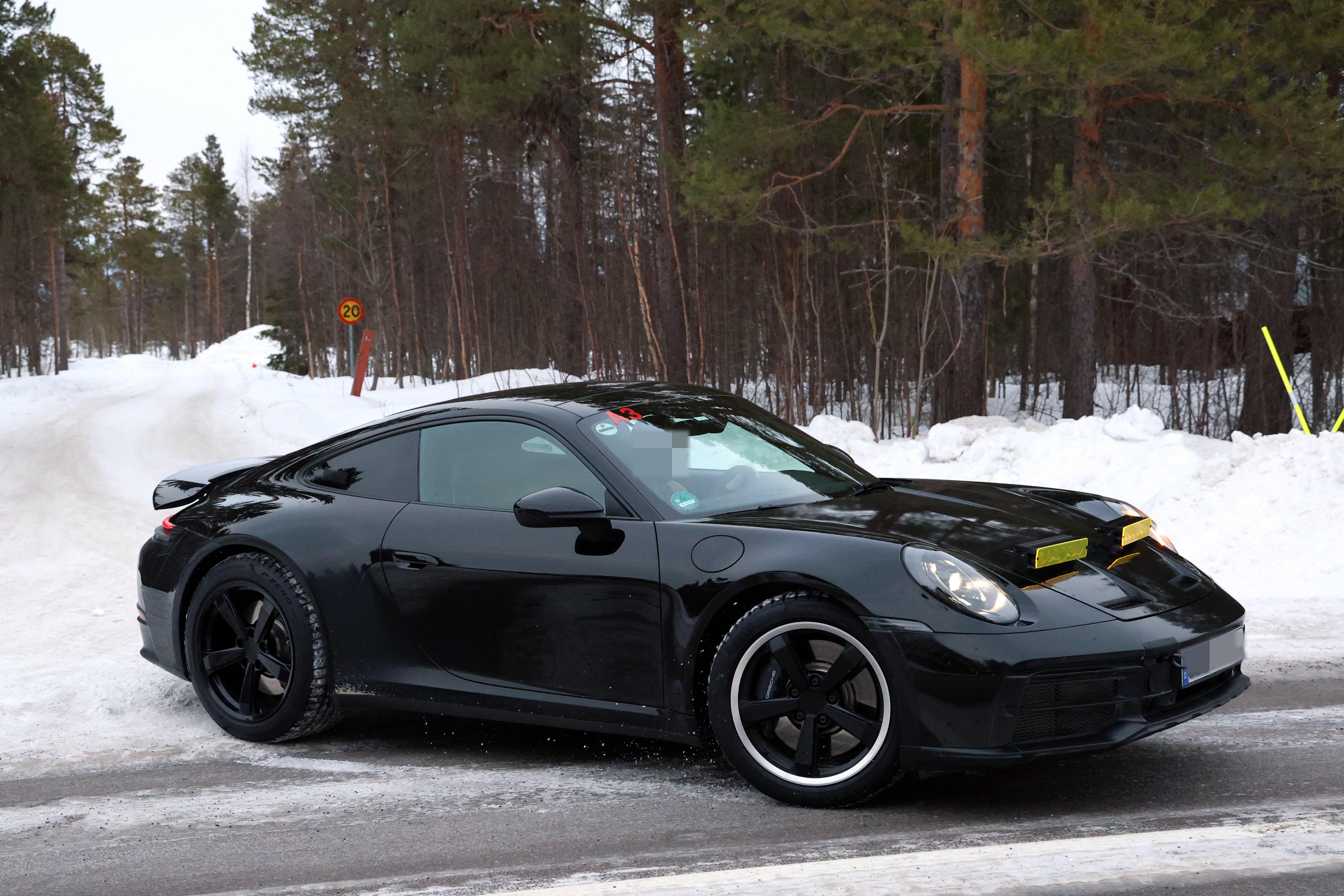 保时捷911 Dakar 限量2500，2024年就卖完停产了。现在新款正在研发