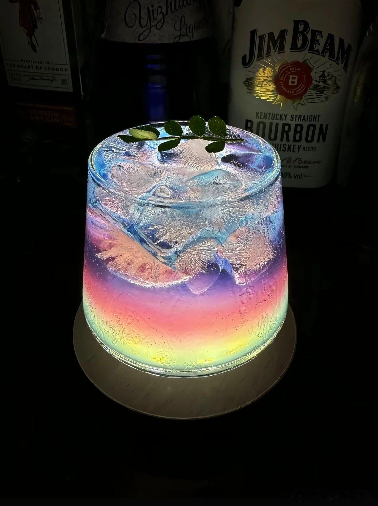 生活手记晚风漫过檐角捎来淡淡果香，浅杯轻晃漾开清润酒香，小口慢酌卸下整日奔波的紧
