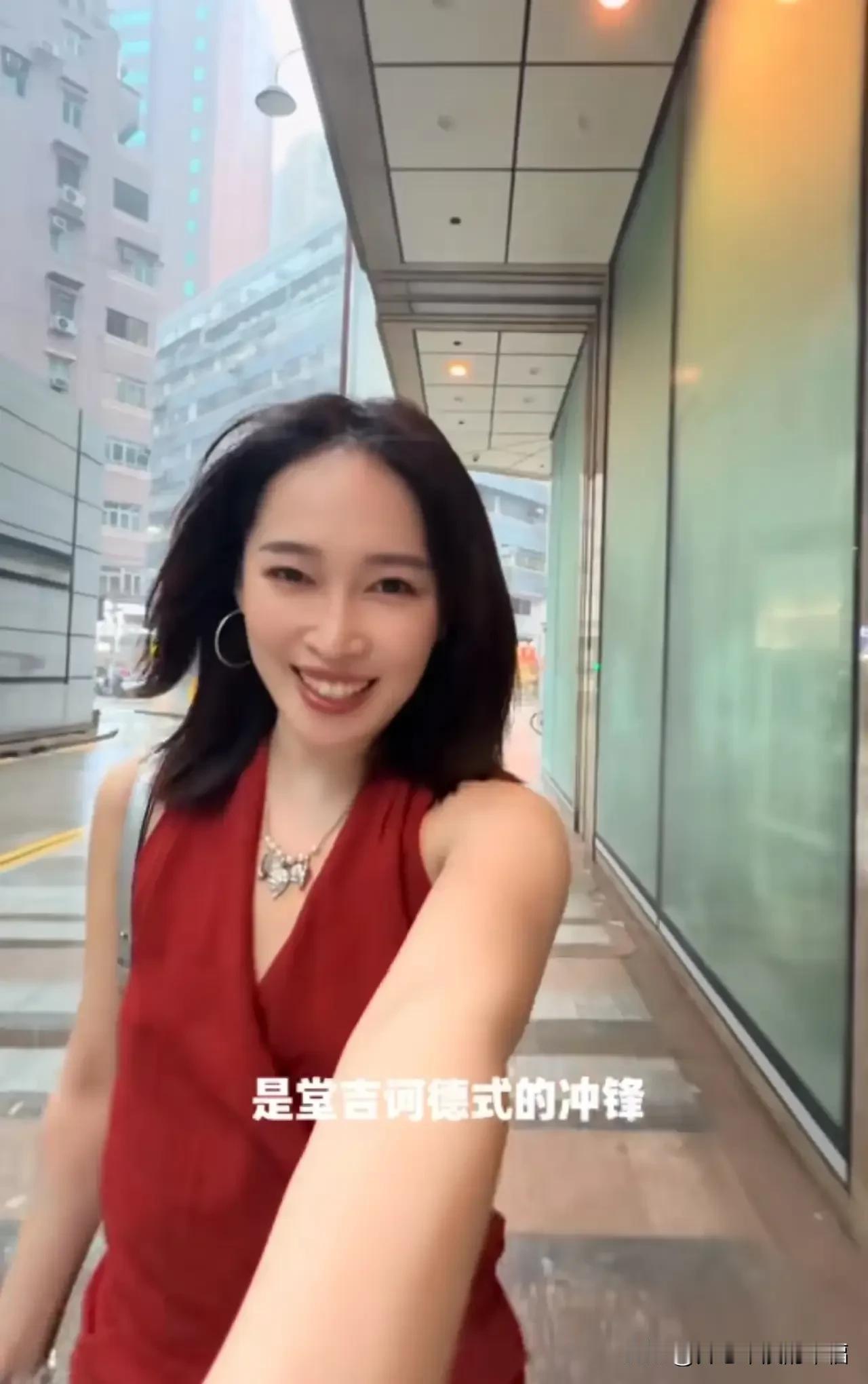 YOYO的老公也要去香港上大学了，港大？

香港大学很难考的，东方甄选有那么多港