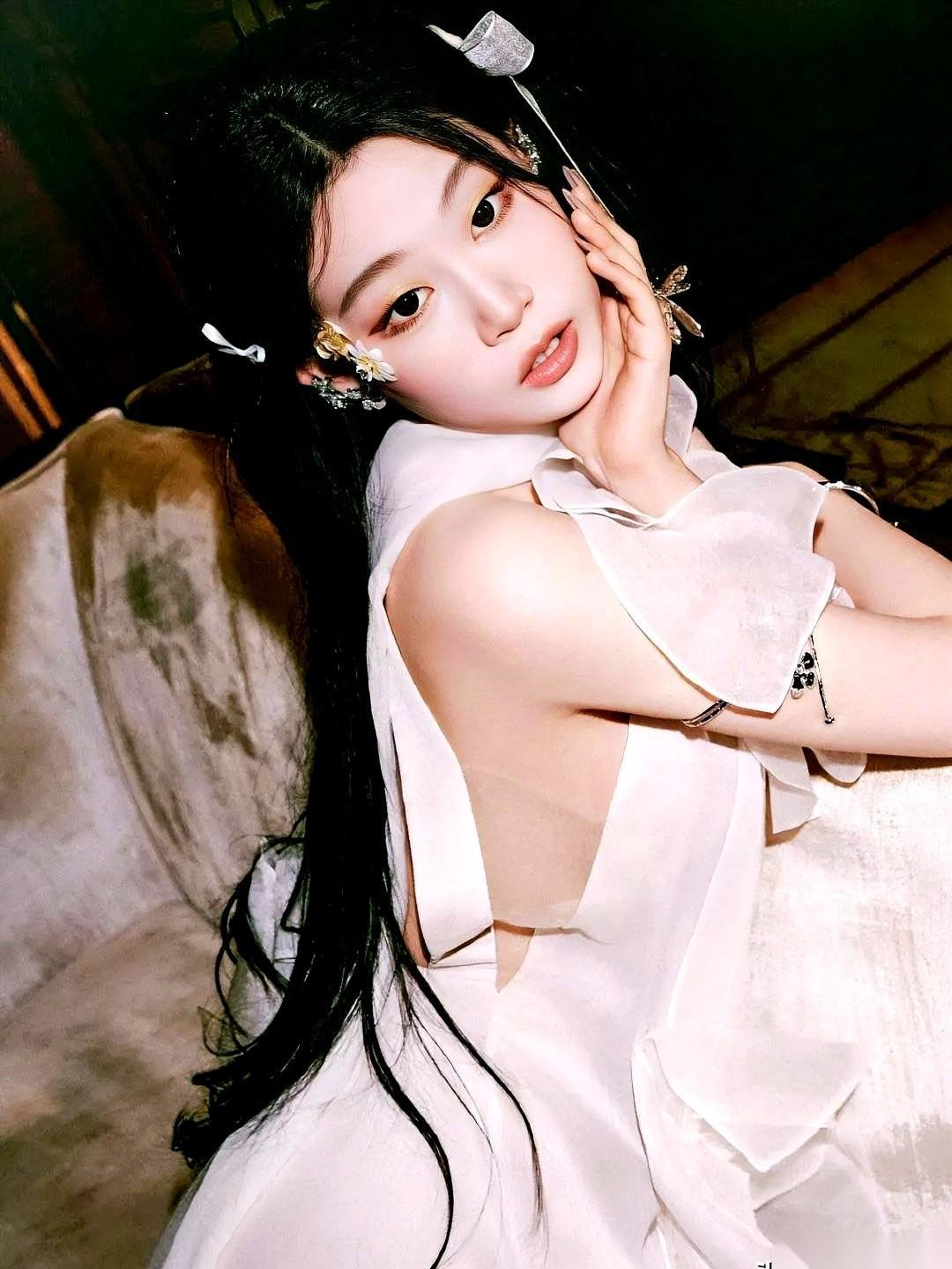 我敢说，今年跨年晚会最牛的，不是哪个顶流，是小沈阳那个19岁的闺女。
她把毛不易