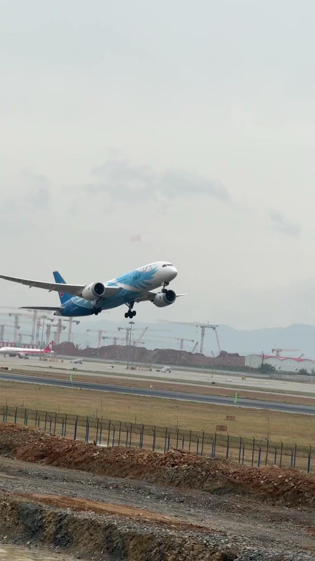 ✈️全球枢纽机场扩建中，总投665亿2029建成，年接待近1亿乘客，运100万吨