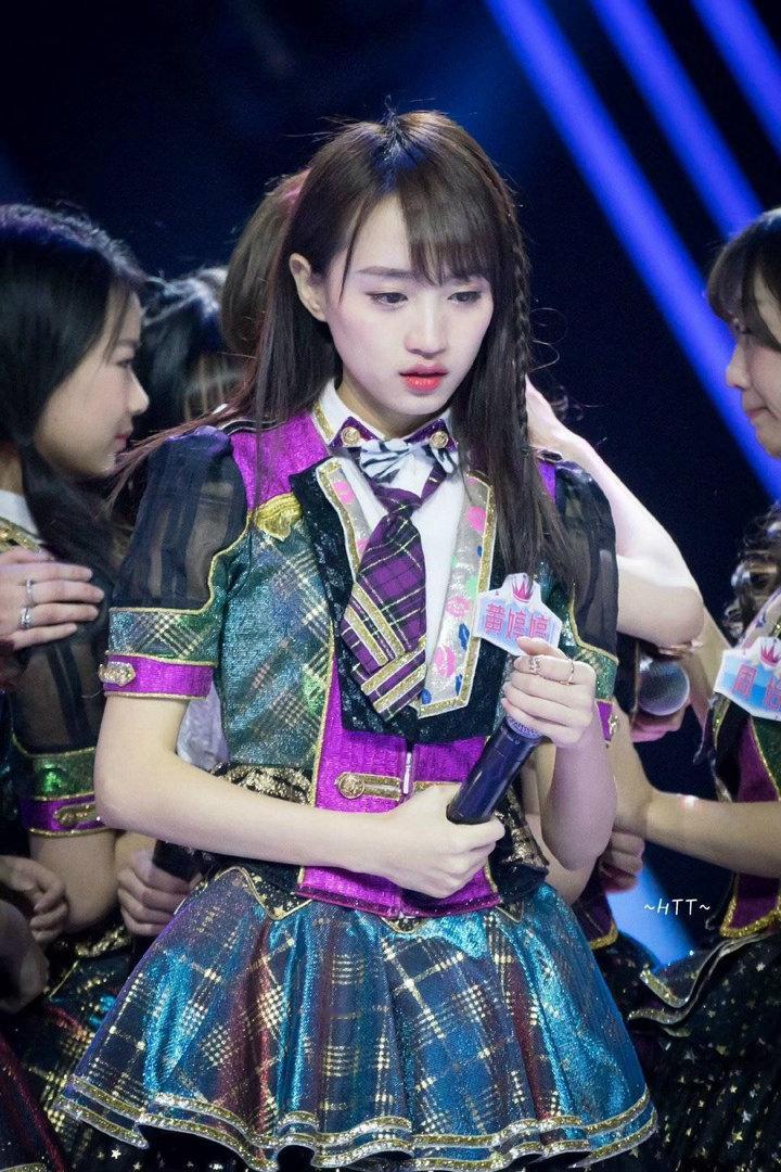 雪饼猴从小追女团时期的黄婷婷无限超越班 从屏幕前的粉丝到镜头前的搭档，雪饼猴追星