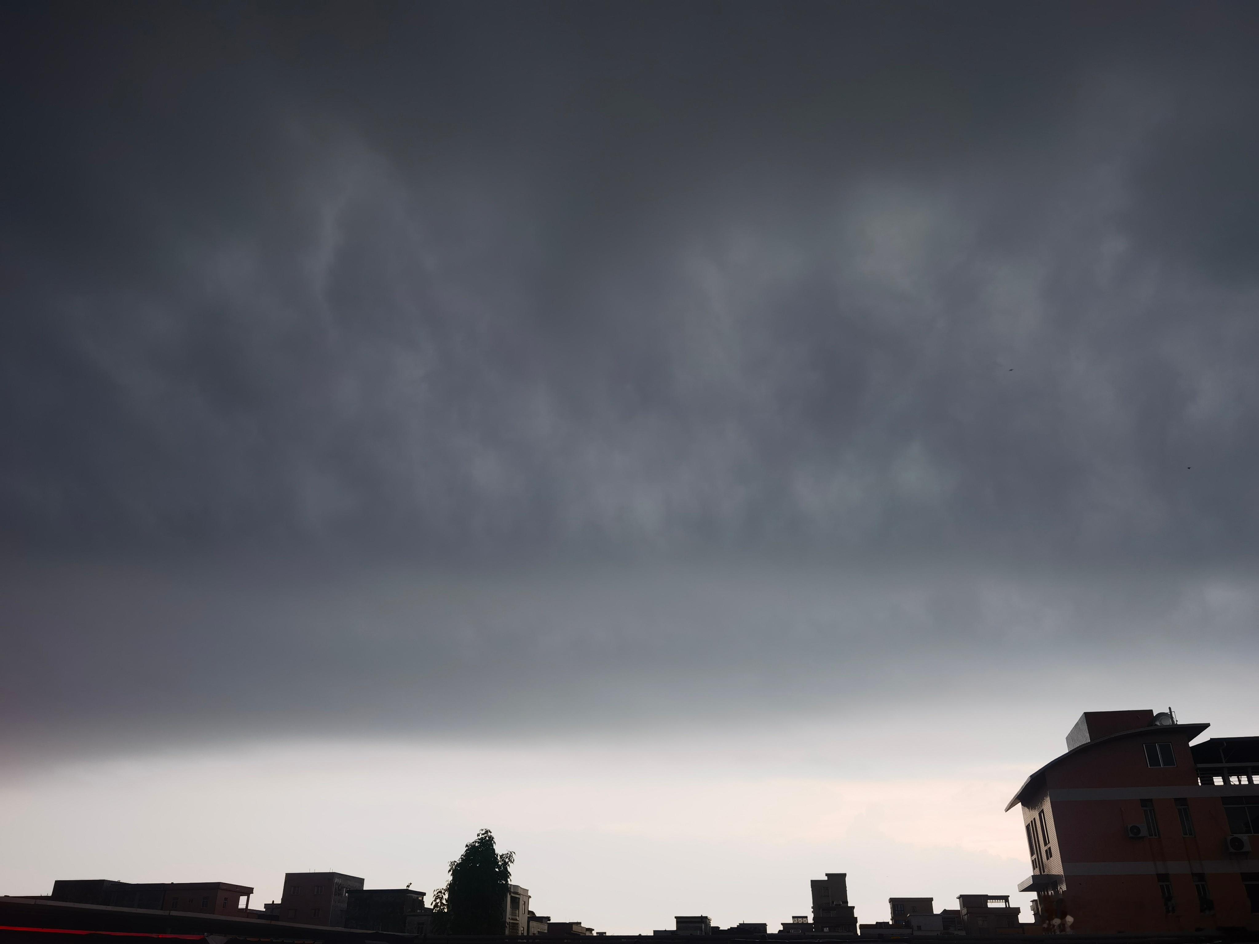 阳江 “红霞”带来的风雨
