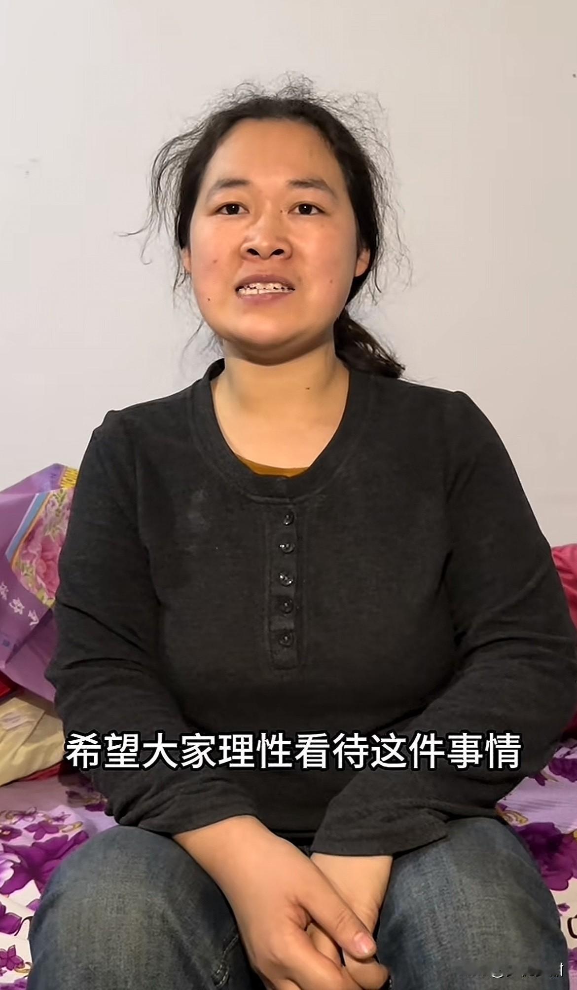 大鹏和小玉突然开播了，
满屏都是问题，还有骂他俩的，
小玉发视频说彩礼又被前夫要