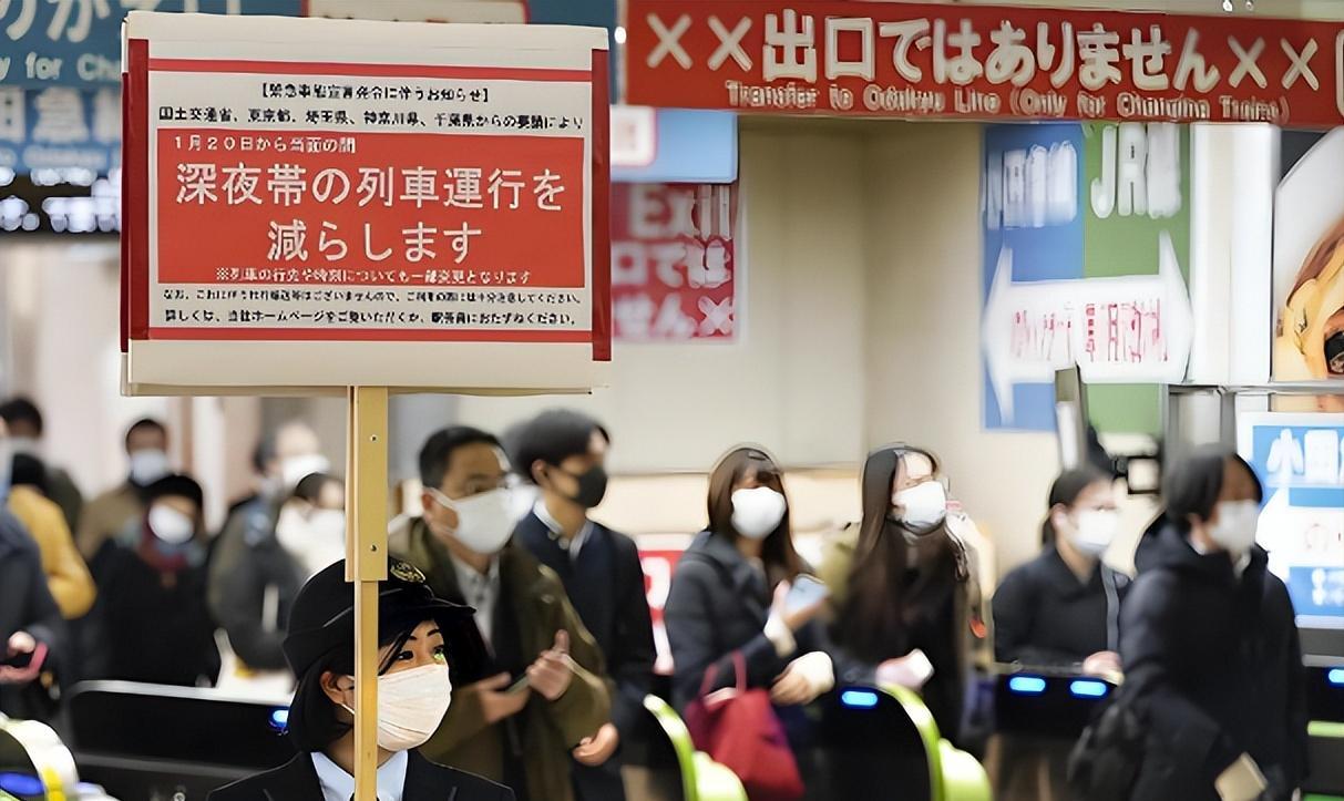 就在刚刚
 
多家航空公司突然宣布了，针对赴日航线临时调整并开启免费退改签通道。