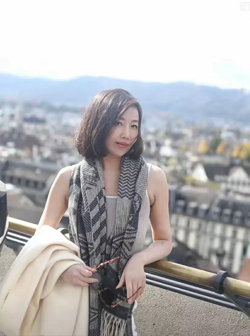 白沙沙最让人佩服的是她不婚不育。她得的红狼疮病是遗传的，她不生孩子，免得遗传到下