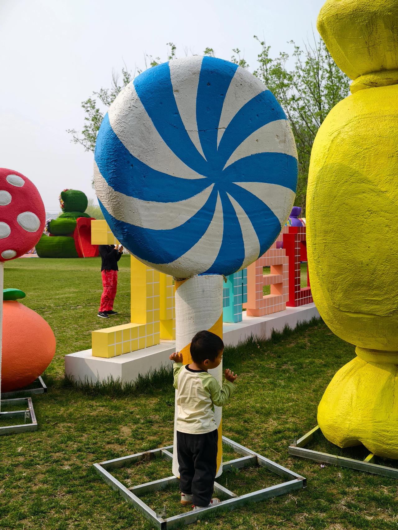 大师说，现在最应该干的事就是生小孩，因为以后是机器的时代，大部分人都没机会生娃。