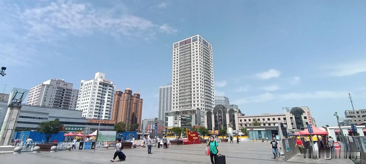 江苏徐州朝阳市场，闲来无事到朝阳市场逛了一圈，看中一顶帽子，以下是和老板娘对话。