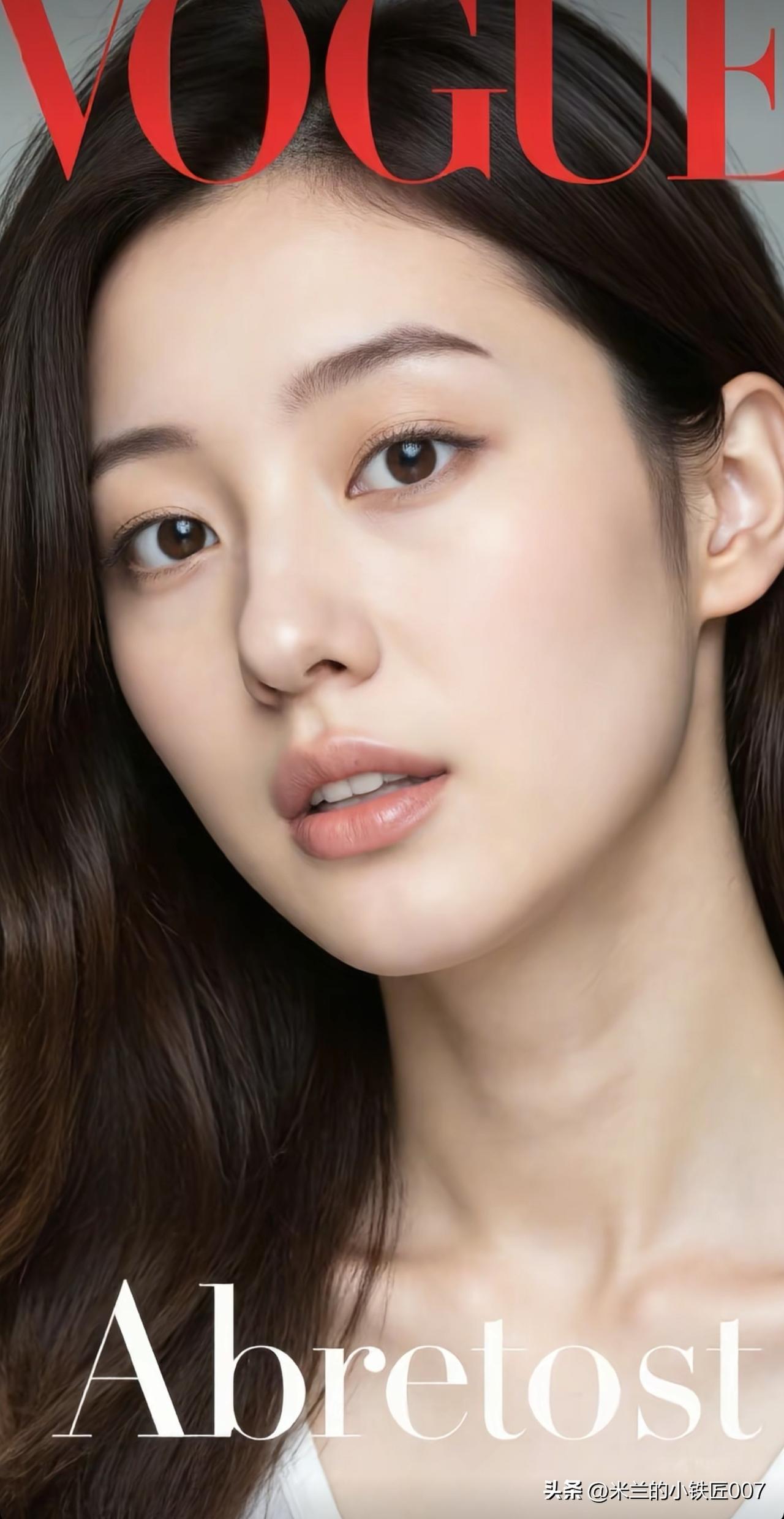 绝代有佳人，容颜如画卷。