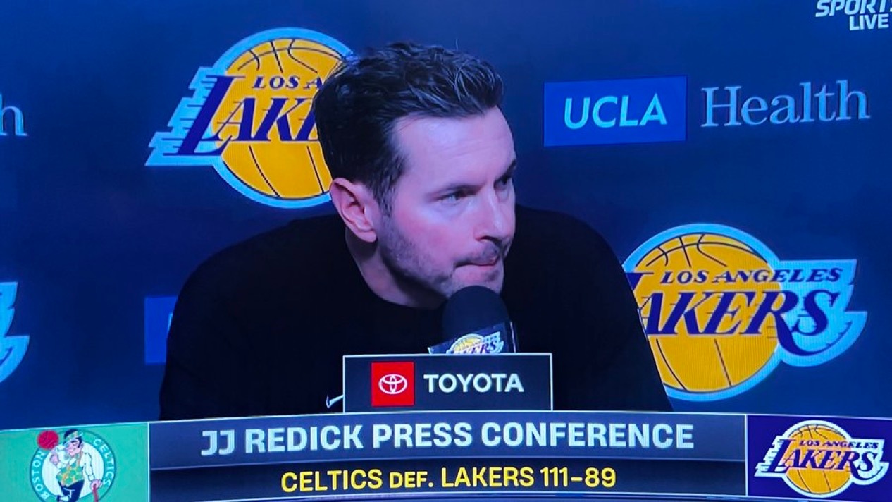 JJ·雷迪克谈到了球队在某些比赛中存在的问题以及需要改进的方面：“我们本有机会给