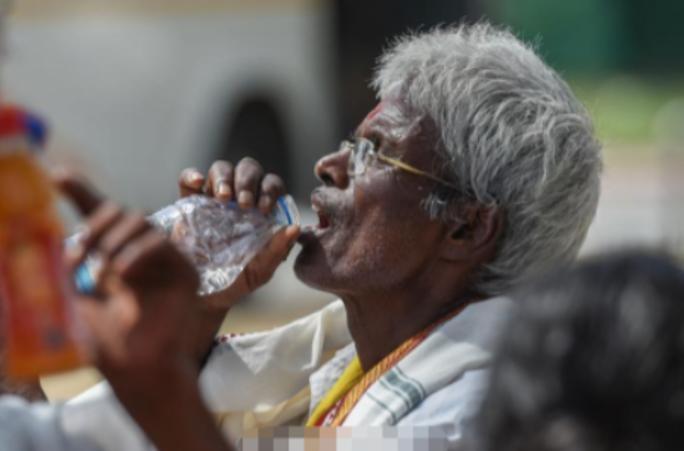 印度现在为自己“全民污染”买单，而这个可能让印度经济上极易被全世界拿捏了。由于大